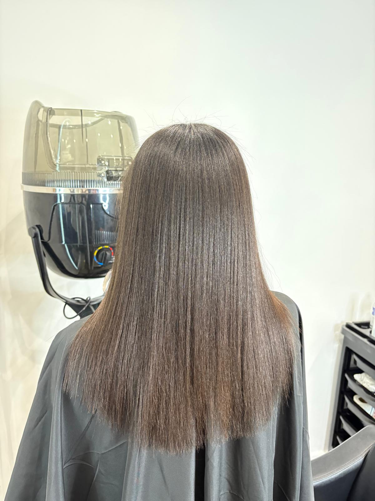 Lissage silk press brillant réalisé chez Divine Extension